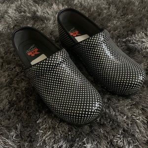 Practically New only worn once ! Navy Blue & White